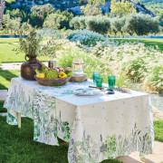 LuxurytableczGarnier-Thiebaut-JARDIN-AROMATIQUE-Floraison-Ubrus-155-x-155-cm-2210-K